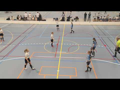 Warbergsspelen semifinal: Älvstranden F05 vs Warberg, period 1 (Innebandy / Floorball)