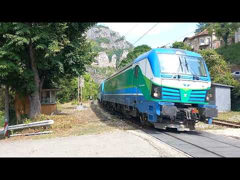 la intrarea staţiei Lakatnik