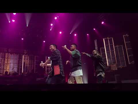 KAHITNA -  TENTANG DIRIKU (LIVE at Konser Inspirasi Cinta Yovie 071118 - FRONT VIEW)