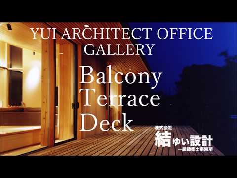 aménagement de terrasse plancher-table-chaises-blanches