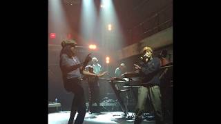 Little Simz brings out Syd for 'Shotgun' LIVE