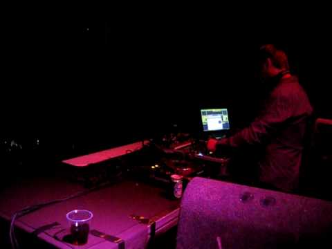 Eddy Good playing Muzikjunki ft. Warren Morris - Please You 2009 @ This Is Amsterdam @ Paradiso