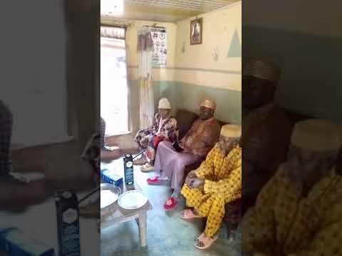 the Enogie of Ewossa visit to Prince oliha palace