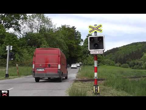 Železniční přejezd Boskovice/Skalice nad Svitavou #2 [P6979] - 15.5.2015 / Czech railroad crossing
