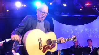 Pete Townshend Plays  Let My Love Open the Door at Rockers on Broadway 2018