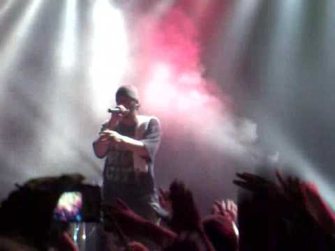 Dynamite Deluxe feat. D-Flame: Pures Gift RMX live München