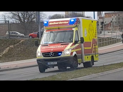 RTW (Reserve) des Medical-Service Neubrandenburg auf Einsatzfahrt