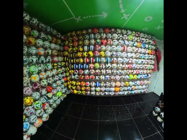 Vídeo relacionado con Colección de mini balones de fútbol hechos a mano, exhibición de escritorio, para fanáticos del fútbol