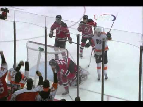 Danny Briere scores vs the Devils