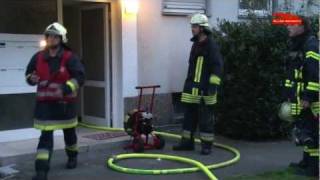 preview picture of video 'Heuchelheim: Küchenbrand - schnelles Eingreifen der Feuerwehr verhindert schlimmeres - 15.09.2011'