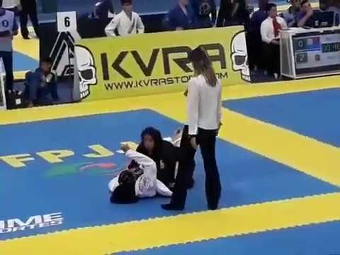 Julia Tozoni EQUIPE SYON JIU JITSU