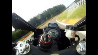 Vidéo SPA Francorchamps 25 05 2014 Kawasaki ZX10R 2005 par goudron