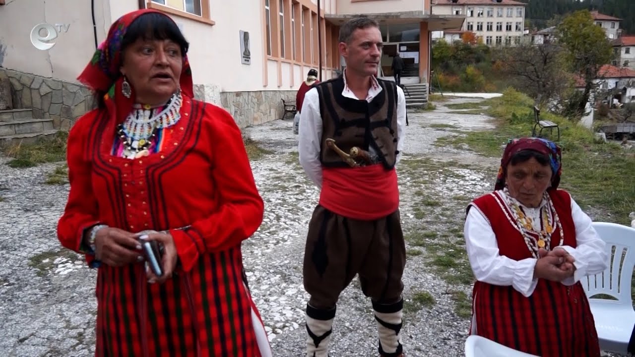 В село Кутела сами си ушиха носиите за фолклорните групи към читалището