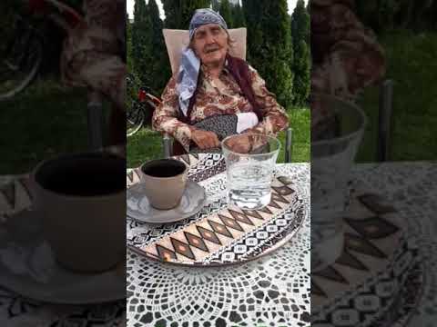 100 vjeçarja nga Prekazi duke kënduar ilahi