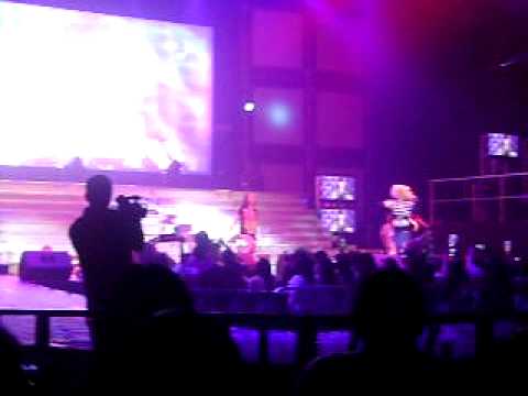 110604 2NE1 Live In Manila - Can't Nobody