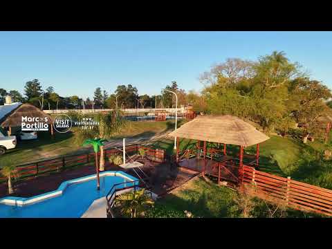 Mañanas de sol, naturaleza y calma en el Complejo Turístico Municipal. 🏕️🏊‍♂️