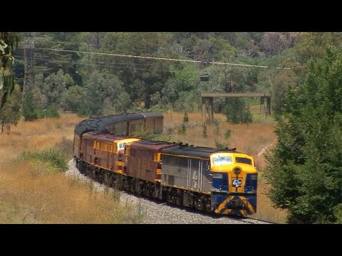 Australian Alco streamliner diesel locomotives 4471, 4486, 4401 & 4473 - Kandos tour - January 2006