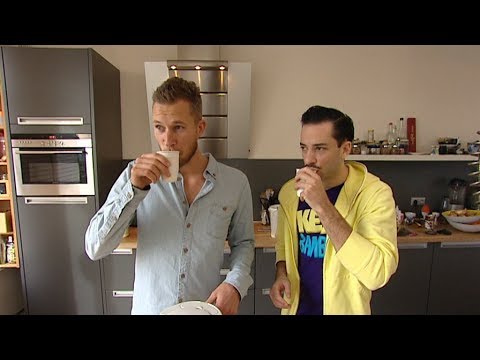 Survival at home - Dennis en Valerio maken koffie