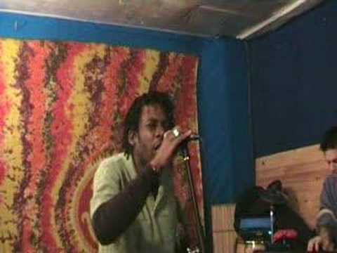 Anthony Que - Q- Mr Gunny with Babyclone band