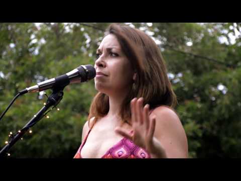 EXCELENTE VERSIÓN DE "SOLA EN LOS BARES" No te lo pierdas!!!!