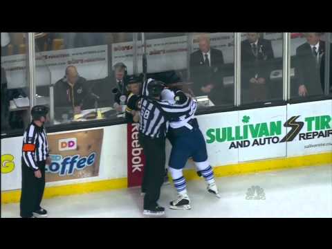 Leo Komarov vs Chris Kelly 1.5.2013
