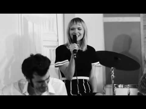 Alexia Bomtempo - Eles Querem Amar (Live in the Studio)