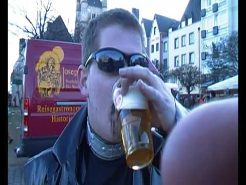 Marcel Blade trinkt Kölsch