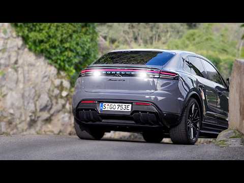 Porsche Macan (2026) Autonomous Reversing Demonstration