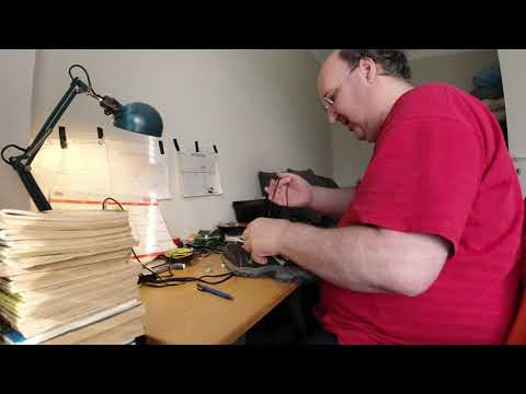 MongoTV_7373 - SKIFTER SNØRREBÅND PÅ MINE BILLIG GAMLE SORTE GUMMISKO