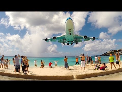 Chaos at Maho Beach: A Giant Boeing 747 Low Landing & A Surprise Wave! (SXM)