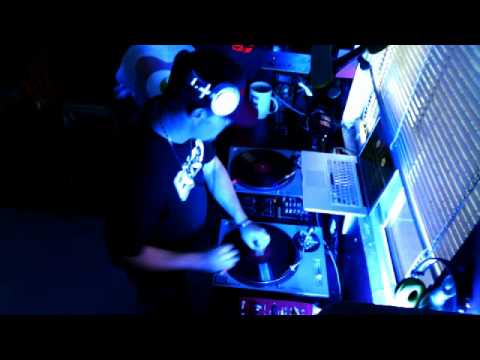 SIXFOOTUNDA B2B DL aka SHADOW FREQUENCY REDLAB RADIO