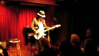Gary Lucas mesmerizes the crowd with &quot;Evening Bell&quot;at the Cornelia Street Café Feb. 12 2012 NYC