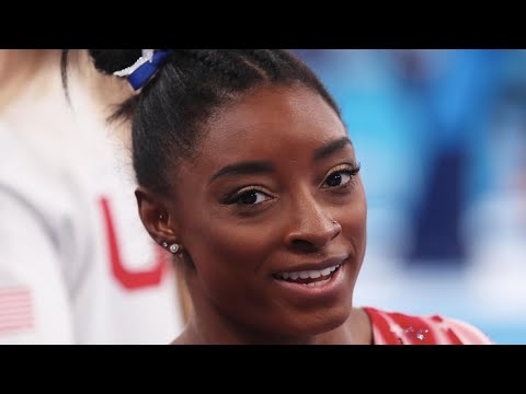 體操選手拜爾斯在獲得銅牌後分享了自己的故事(Simone Biles Shares Tragic Family News After Bronze Medal Win)