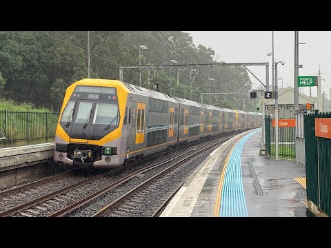 Sydney Trains: M23 + M6 departing from Casula
