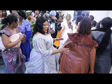 Best Congolese Wedding Dance: Ngunga by Kiza Makangara (Kazererenge and Marie) 🔥