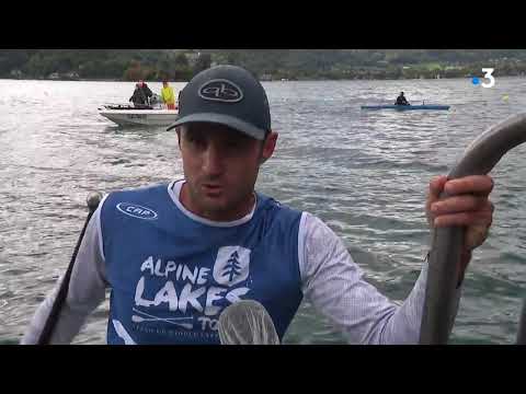 Le championnat de France de stand up paddle en baie de Talloires sur le lac d'Annecy.
