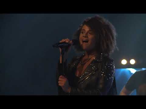 Iconic 80s performing Waiting For A Star To Fall live - AliveNetwork.com