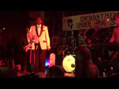WGB BTTF Harry Waters Jr. (Marvin Berry) sings Earth Angel Enchantment Under the Sea in same place!