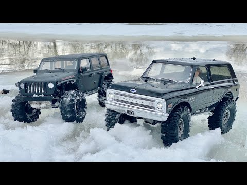 Chevrolet Blazer 1969 and Jeep Wrangler Last Winter Day Run