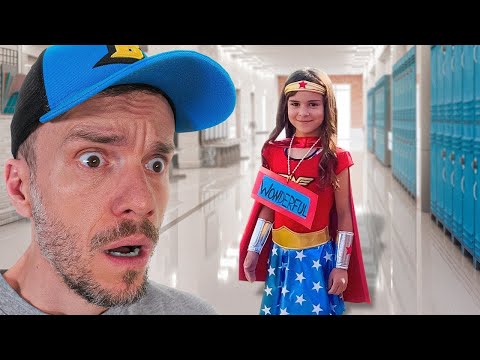 LAURA FOI PRA ESCOLA DE MULHER MARAVILHA - Família Brancoala