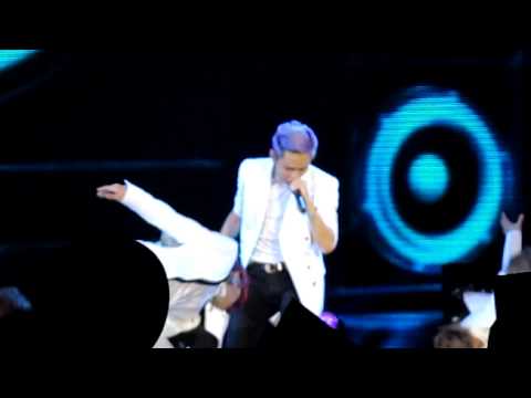 [FANCAM] 120811 Beauty&The beast Live in Macao @ beast 1