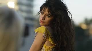 Kadr z teledysku Eyes On You tekst piosenki Camila Cabello