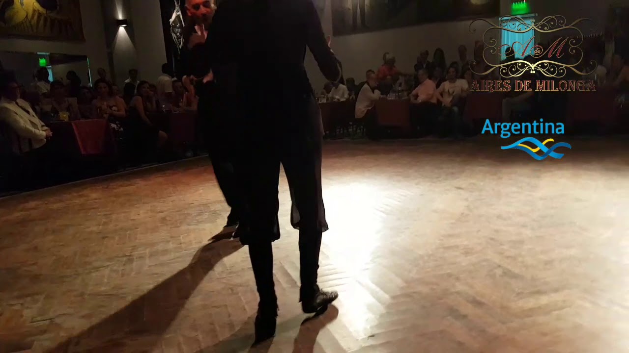 Tono de humor en el tango. Mariana Flores, Eduardo Cappussi