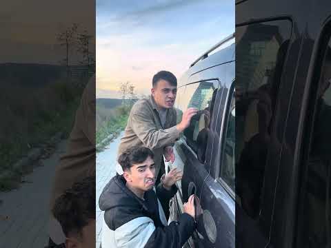Çek Çek İle Arabanın Kapısını Yok Etti #shorts