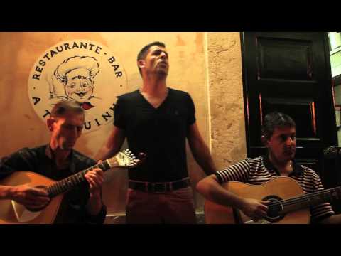 José﻿ Matoso sings Fado at the "A Tasquinha"