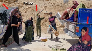 Download lagu Police Arrive for the Jealous First Wife's Mother... Then Ali Packs Everything! mp3 Download lagu Police Arrive for the Jealous First Wife's Mother... Then Ali Packs Everything! mp3