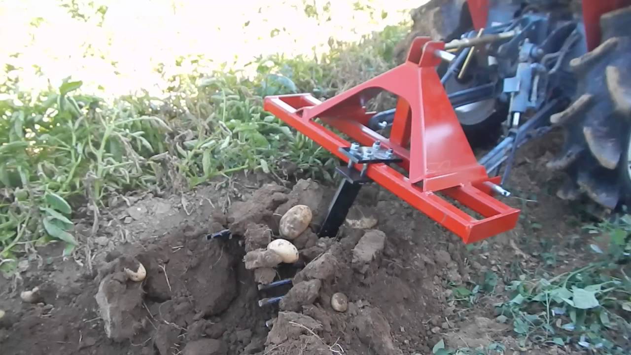 SACA PATATAS SIMPLE PARA TRACTOR PEQUEÑO. www.tractoria.com