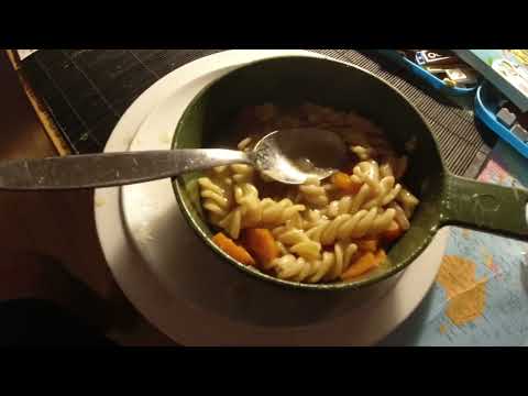 MongoTV_9976 - Min Aftensmad - Del 4 - HØNSEBOUILLON SUPPE Med PØLSE - LØG - GULERØDDER -PASTASKRUER