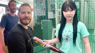 【海外の反応】17歳になった人気野球JKがバッセンでスカウトされました【ムコウズ】