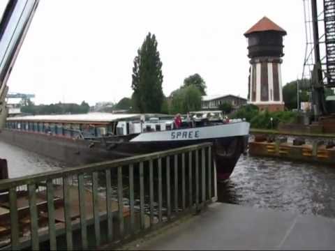 Vorbeifahrt Binnenschiff Spree - GMS - 05110500 unter Eisenbahnbrücke Oldenburg zu Tal